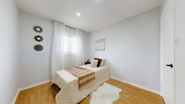 Additional image 27 of 54 Luminous Crt