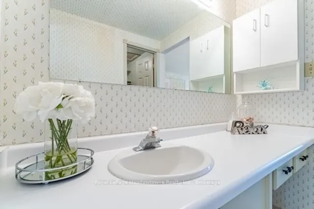 Additional image 24 of 690 Robertson Cres