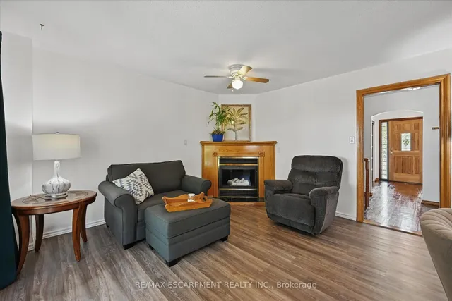 Additional image 16 of 1280 Consort Cres