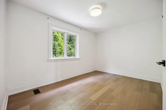 Additional image 16 of 658 Davenport Rd