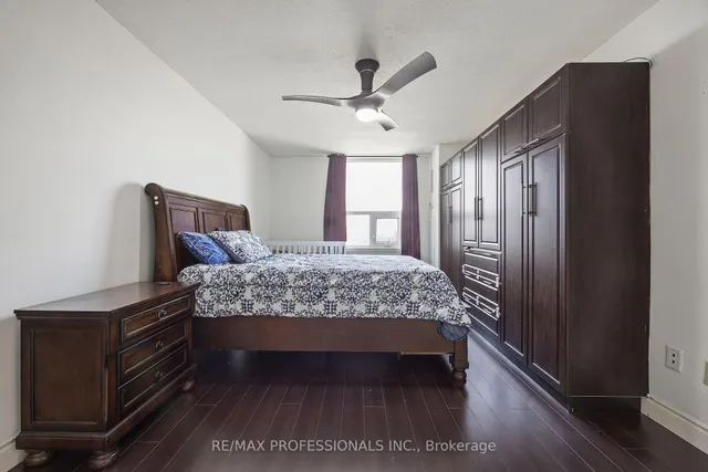 Additional image 23 of 714 The West Mall Unit 1810