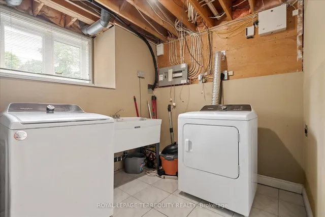 Additional image 38 of 384 Winnett Ave