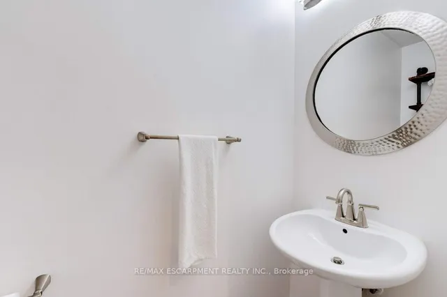 Additional image 18 of 5090 Fairview St Unit 40