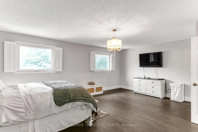 Additional image 21 of 372 Queens Dr