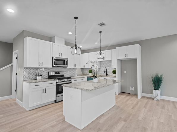982 Randolph St, Houston, TX 77088