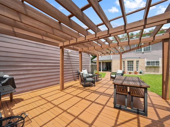 15935 Pinyon Creek Dr, Houston, TX 77095
