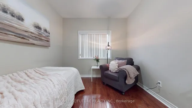 Additional image 18 of 59 Pogonia St