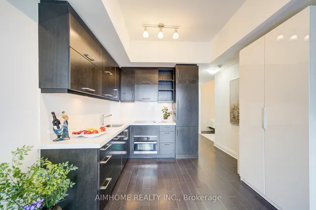 Additional image 19 of 1080 Bay St Unit 4704