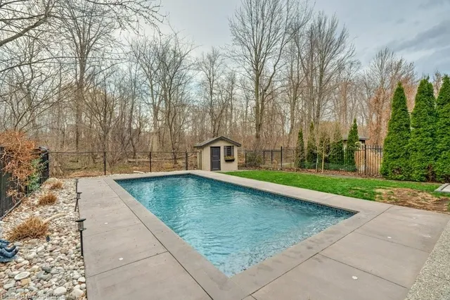 Additional image 40 of 52 Commando Crt