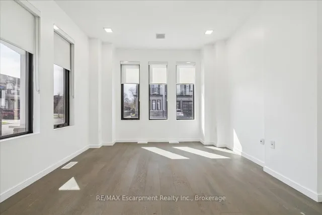 Additional image 9 of 39 Sunrow Gate