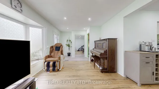 Additional image 11 of 19 Flamingo Cres