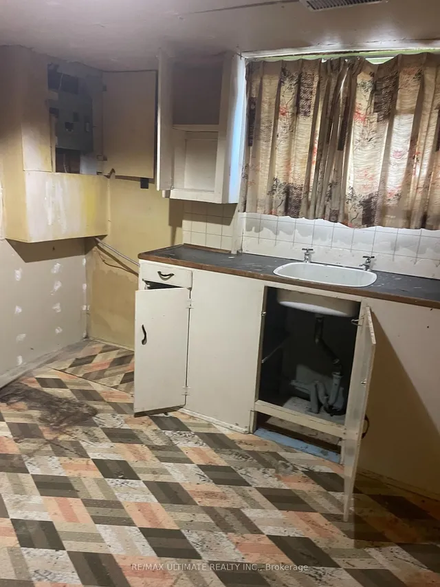 Additional image 9 of 11 Flamingo Cres