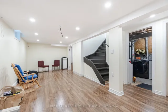 Additional image 36 of 421 Laurentian Ave