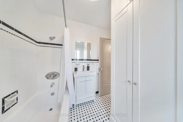 Additional image 26 of 2 Four Oaks Gate