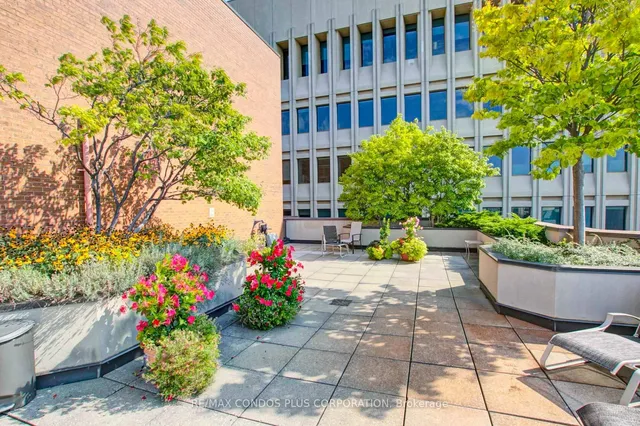 Additional image 33 of 62 Wellesley St Unit 902