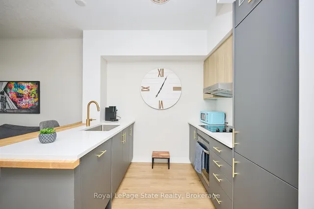 Additional image 2 of 600 North Service Rd Unit 204