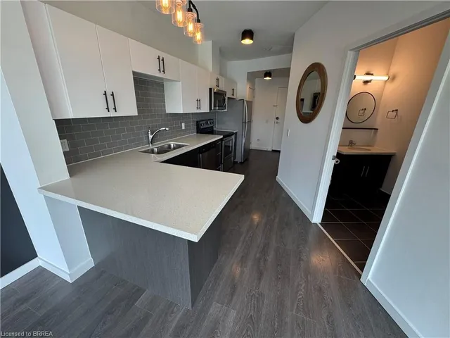 Additional image 8 of 690 King St Unit 406