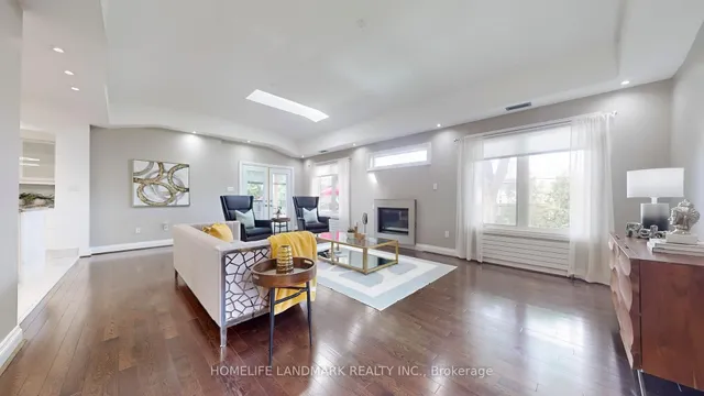 Additional image 15 of 12 Carousel Crt