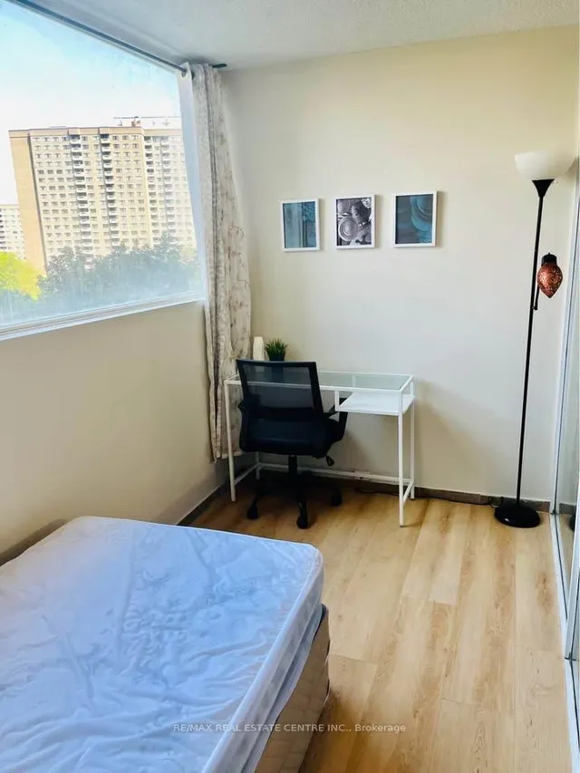 Additional image 7 of 3700 Kaneff Cres Unit 501