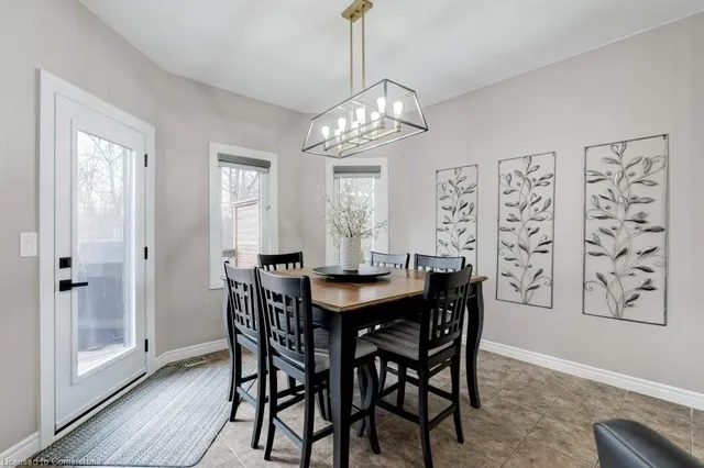 Additional image 12 of 52 Commando Crt