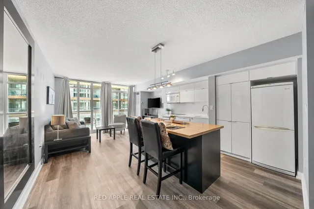 21 Iceboat Terr Unit 530