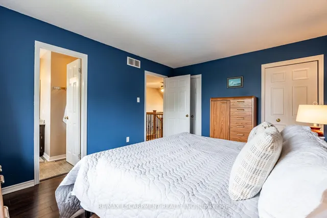 Additional image 25 of 24 Vance Cres