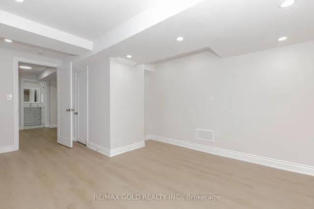 Additional image 33 of 16 Polygon Crt