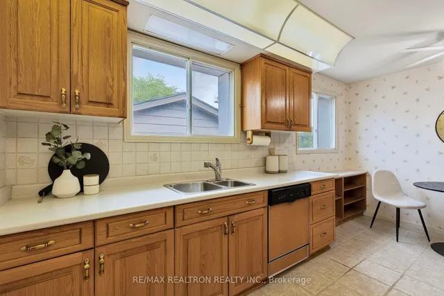Additional image 14 of 5198 Broughton Cres
