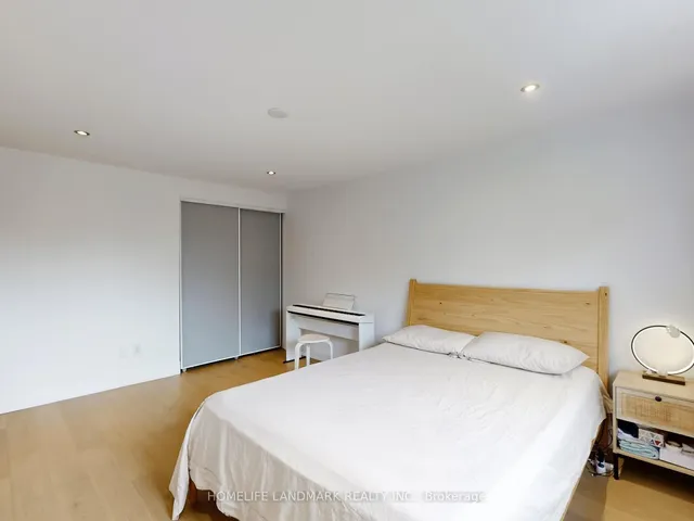 Additional image 22 of 168 Kingsbridge Garden Circ