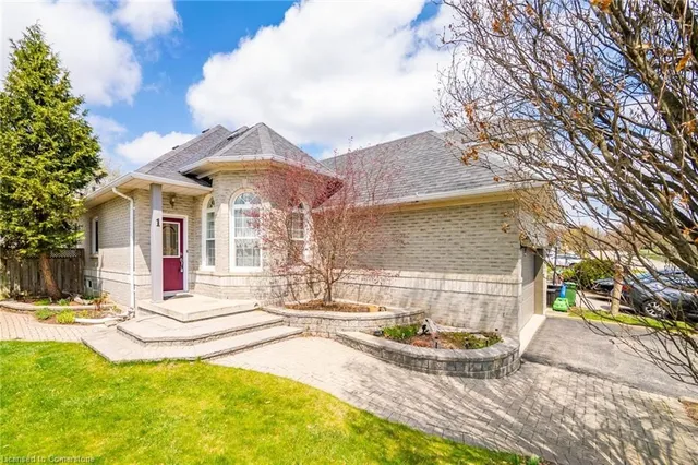 Primary image of 1 Strathroy Cres