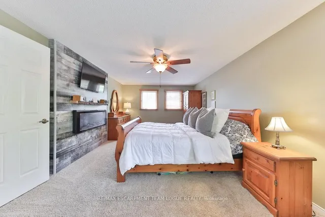 Additional image 21 of 2046 PARKLANE Cres