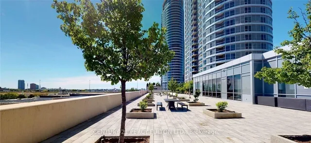 Additional image 29 of 181 Village Green Sq Unit 314