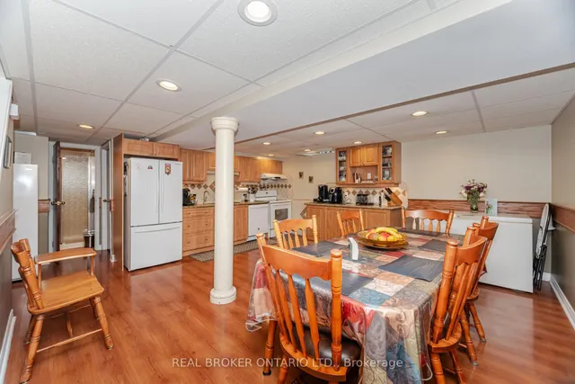 Additional image 37 of 28 Lacewood Cres