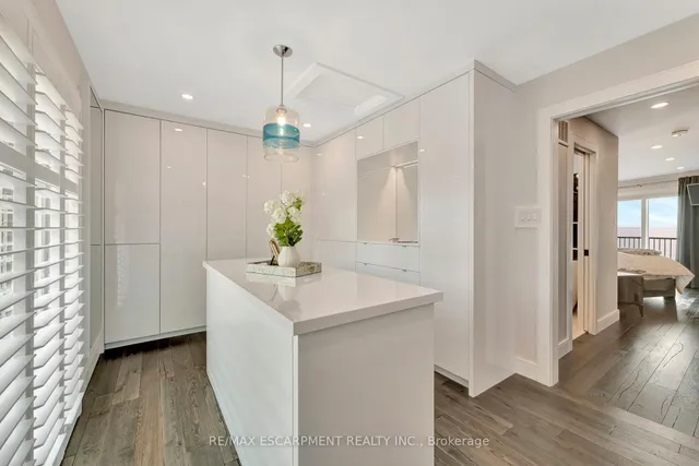 Additional image 26 of 2136 Old Lakeshore Rd Unit 3