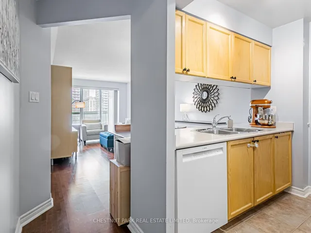 Additional image 7 of 889 Bay St Unit 1103