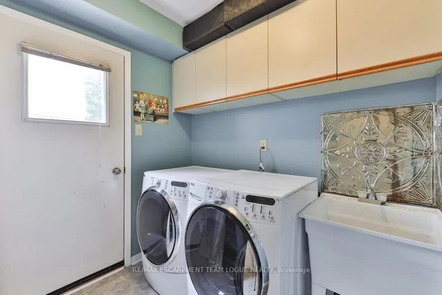 Additional image 18 of 2046 PARKLANE Cres