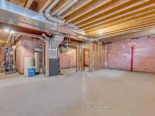 Additional image 31 of 360 Falling Green Cres