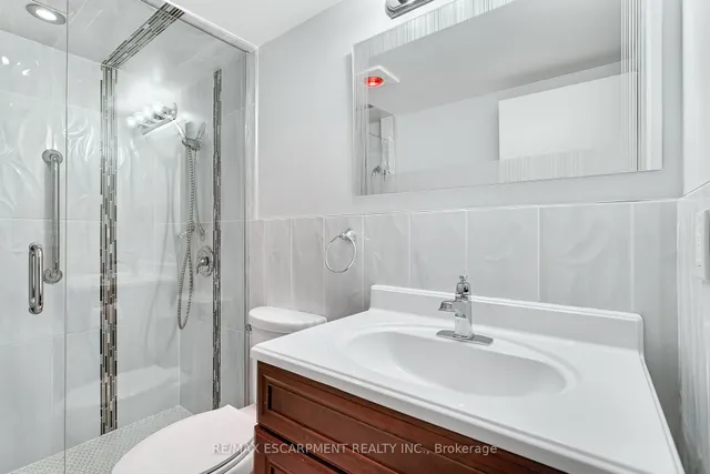 Additional image 39 of 23 Main St Unit 501