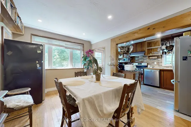 Additional image 15 of 982 Cosburn Ave