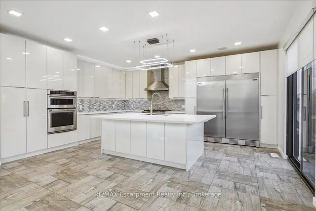 Additional image 24 of 39 Sunrow Gate