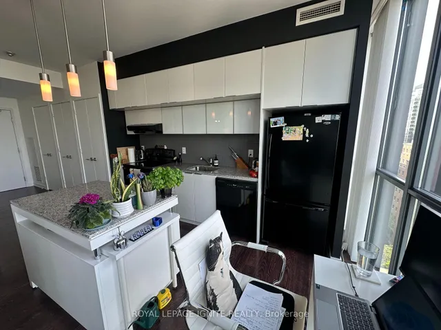 Additional image 33 of 110 Charles St Unit 1809