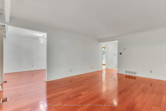 Additional image 9 of 9 Queensborough Cres