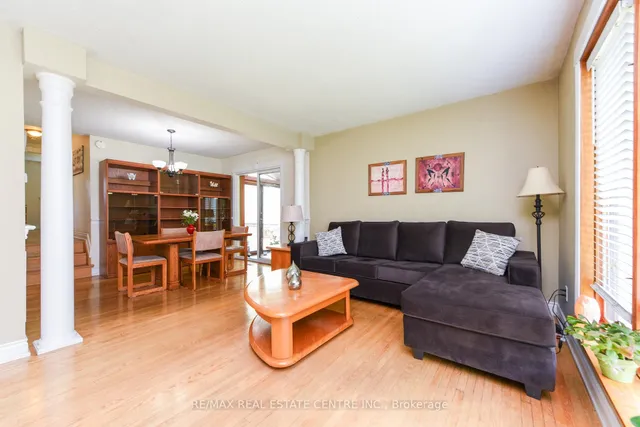 Additional image 20 of 135 Folkstone Cres