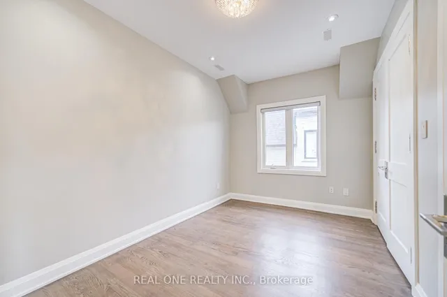 Additional image 29 of 158 Waterloo Ave