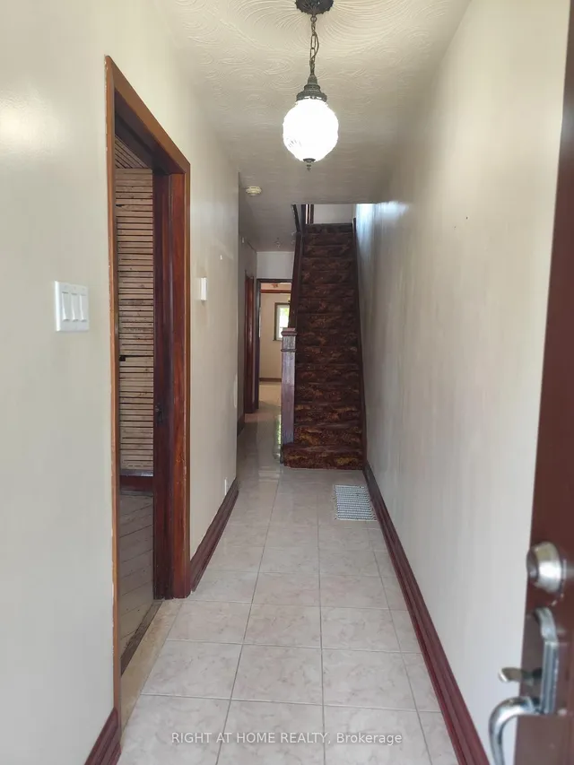 Additional image 6 of 104 Earlscourt Ave