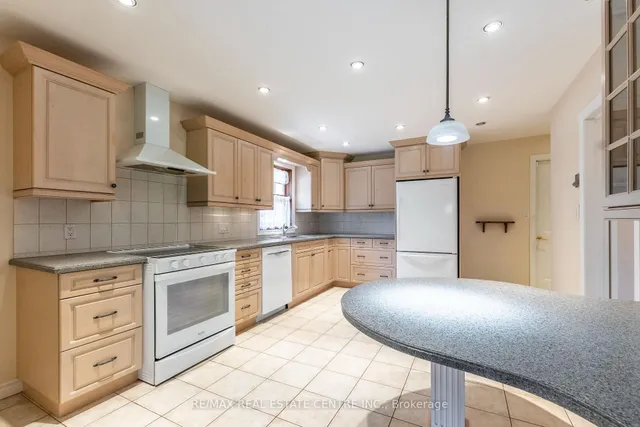 Additional image 7 of 450 Townsend Ave