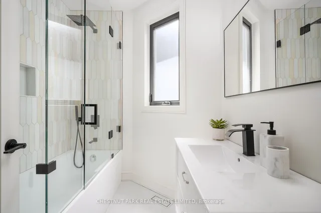 Additional image 33 of 26 Pape Ave