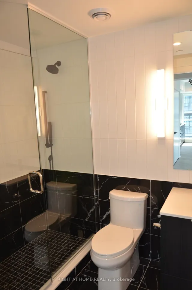 Additional image 16 of 327 King St Unit 4303