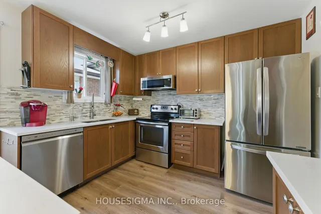 Additional image 11 of 770 Applewood Cres