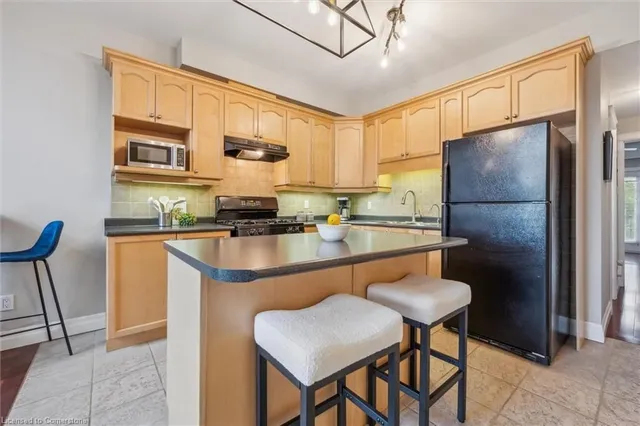 Additional image 8 of 555 King St Unit 307